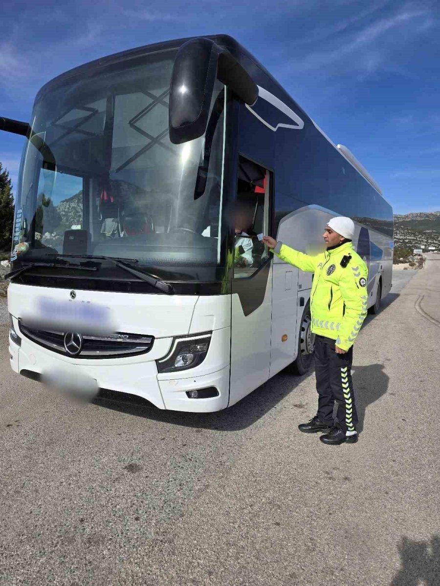 Antalya’da Son 1 Haftada 61 Bin Araç Denetlendi, 16 Bin Sürücüye Ceza Kesildi