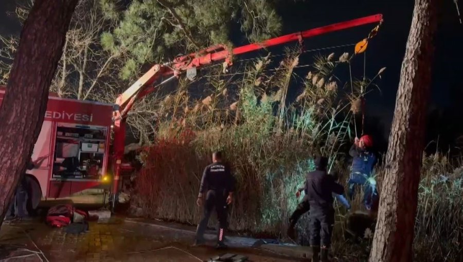 Çayda Bataklığa Saplanan Kadın, Vincin Halatıyla Kurtarıldı