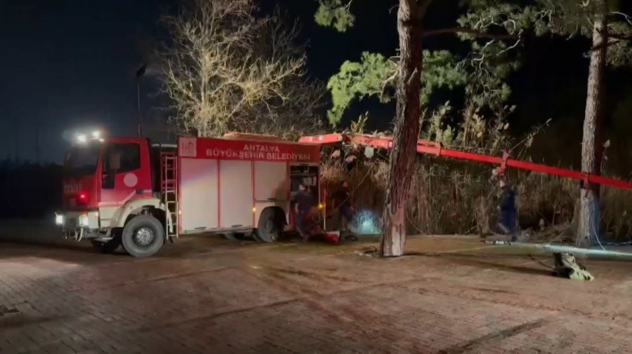 Çayda Bataklığa Saplanan Kadın, Vincin Halatıyla Kurtarıldı