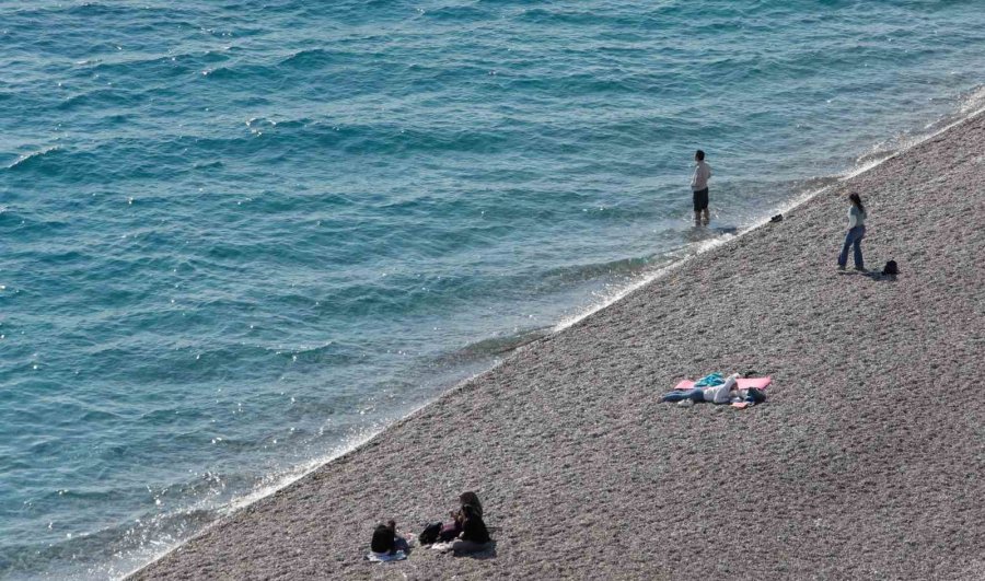 Antalya’da Yazdan Kalma Günler Yaşanıyor