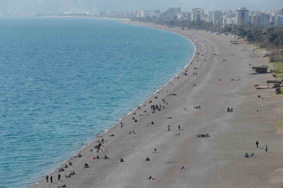 Antalya’da Yazdan Kalma Günler Yaşanıyor