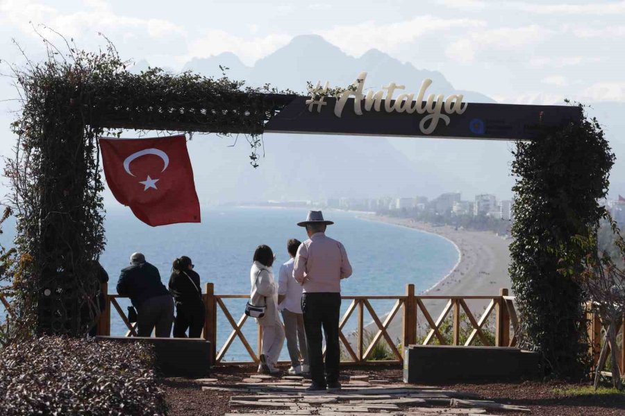 Antalya’da Yazdan Kalma Günler Yaşanıyor