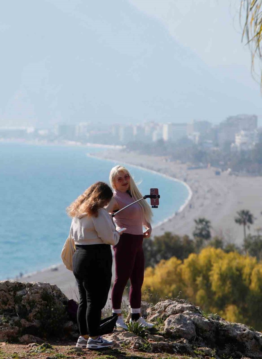 Antalya’da Yazdan Kalma Günler Yaşanıyor