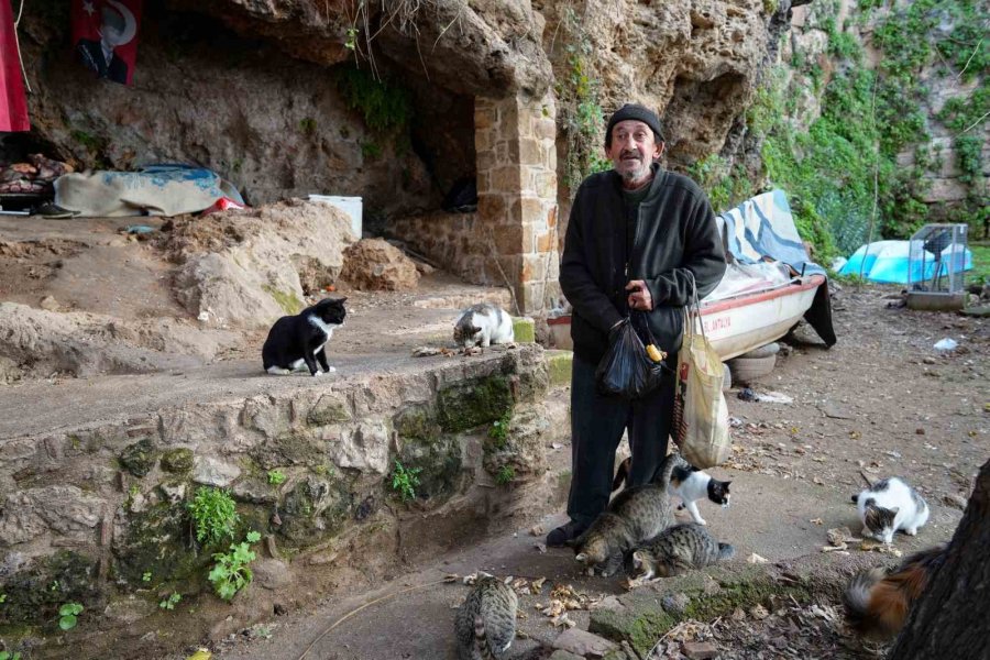 Falezlerin Tarihi Surlarında Mağara Hayatı