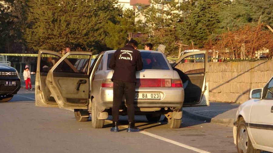 Husumetli Gruplar Arasında Karakol Çıkışında Silahlı Kavga: 4 Yaralı