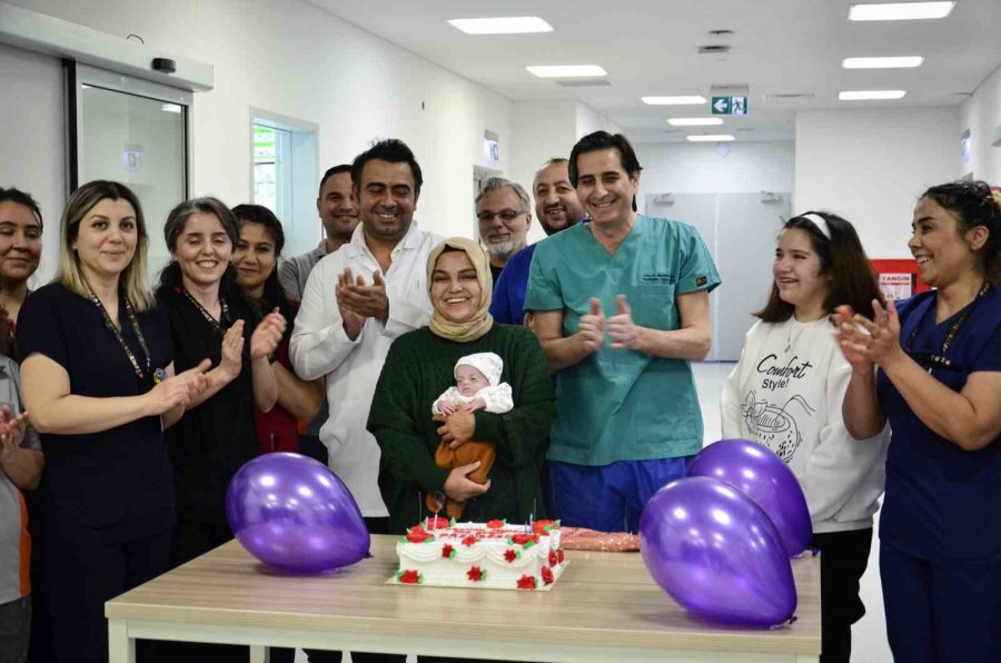 380 Gramlık Hira Su Bebek 5 Aylık Mücadelenin Sonunda Hayata Tutundu