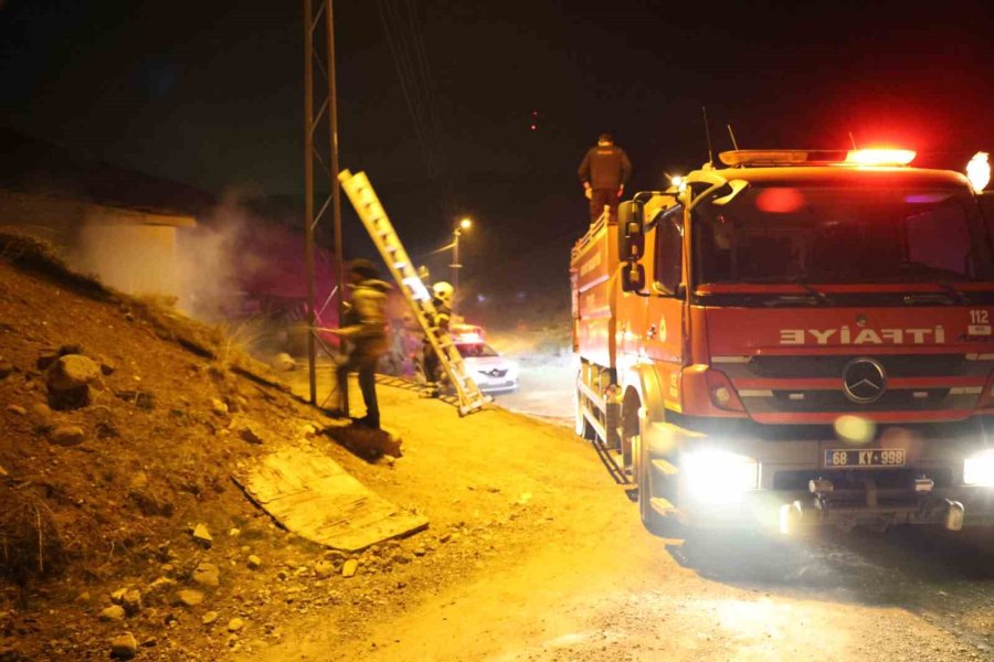 Yangında Bayılan Adama İtfaiye Erlerinden İlk Müdahale