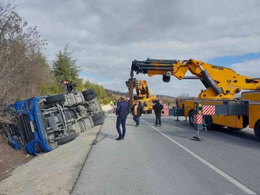 Eskişehir’de Akaryakıt Yüklü Tır Kaza Yaptı: 1 Ölü