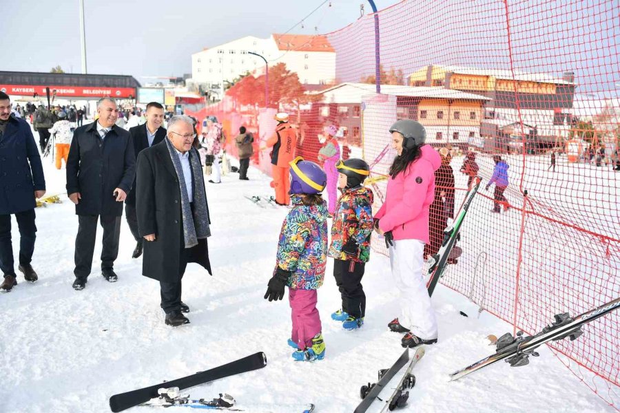 Başkan Büyükkılıç, Erciyes’te Kayak Tutkunlarıyla Buluştu