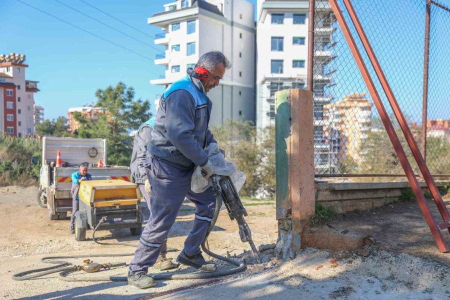 Alanya Belediyesi’nden Tosmur Fatma Özmüftüoğlu İlkokulu’na Destek