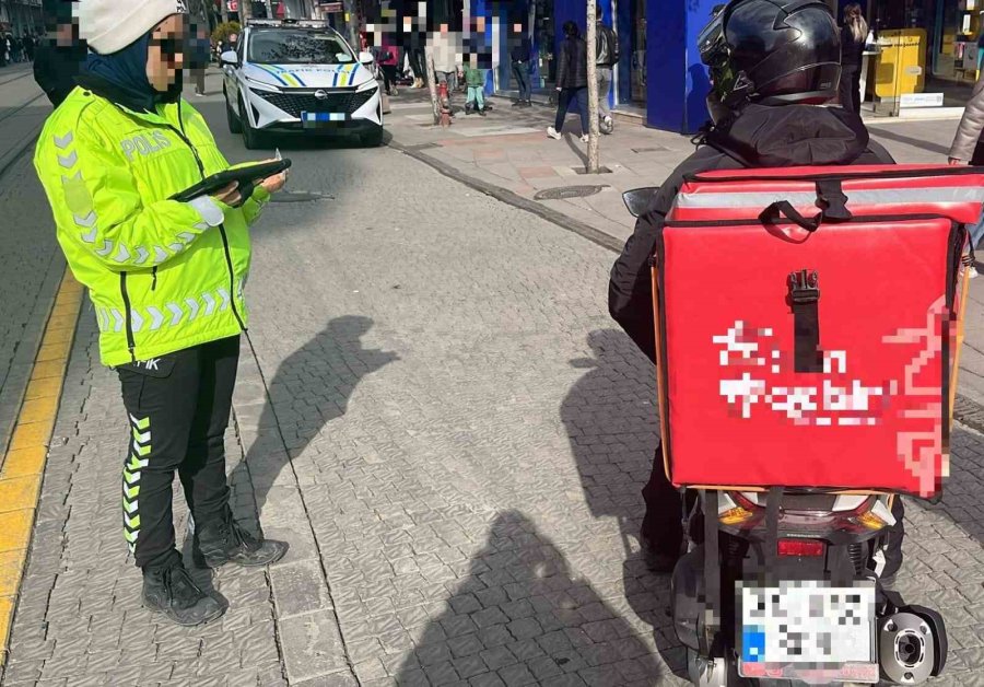 Trafik Polisi 78 Sürücü Ve Araca İşlem Uygulandı