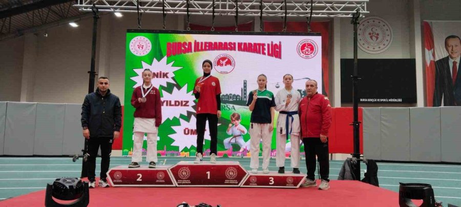 Eskişehirli Karate Sporcuları Bursa’dan Derecelerle Döndü