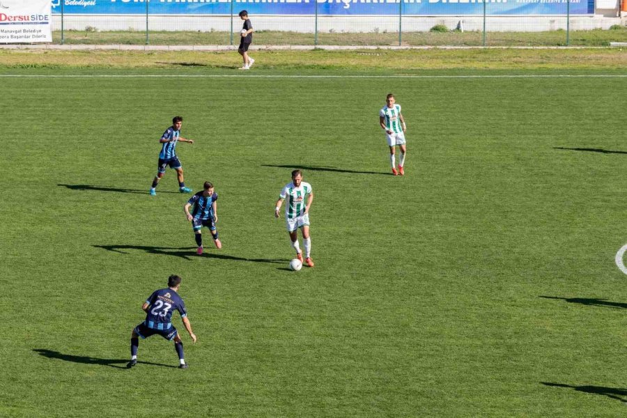 Manavgat Belediyespor Liderliğini Sürdürdü