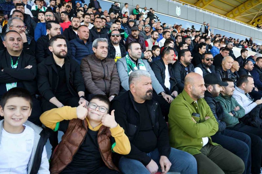 Manavgat Belediyespor Liderliğini Sürdürdü