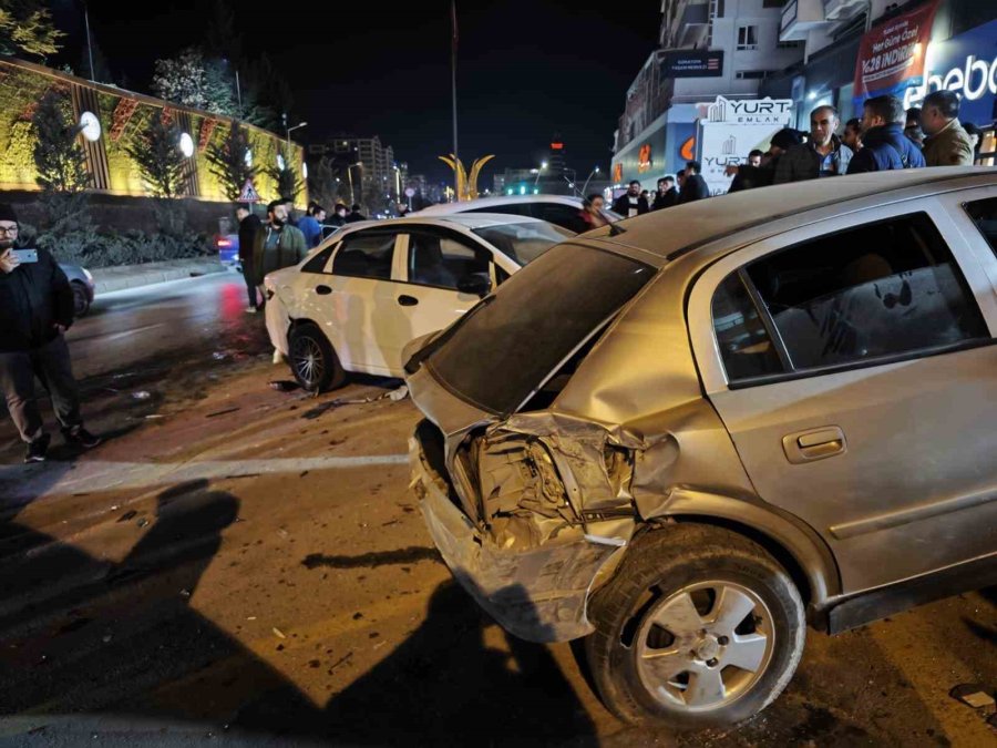 Niğde’de Zincirleme Trafik Kazası: 4 Yaralı