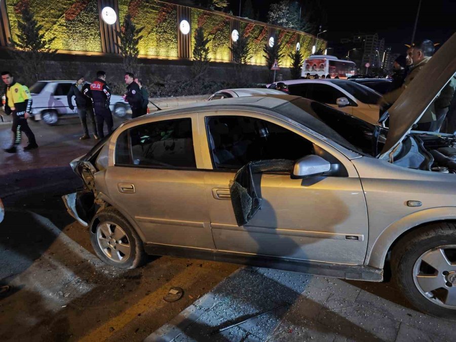 Niğde’de Zincirleme Trafik Kazası: 4 Yaralı