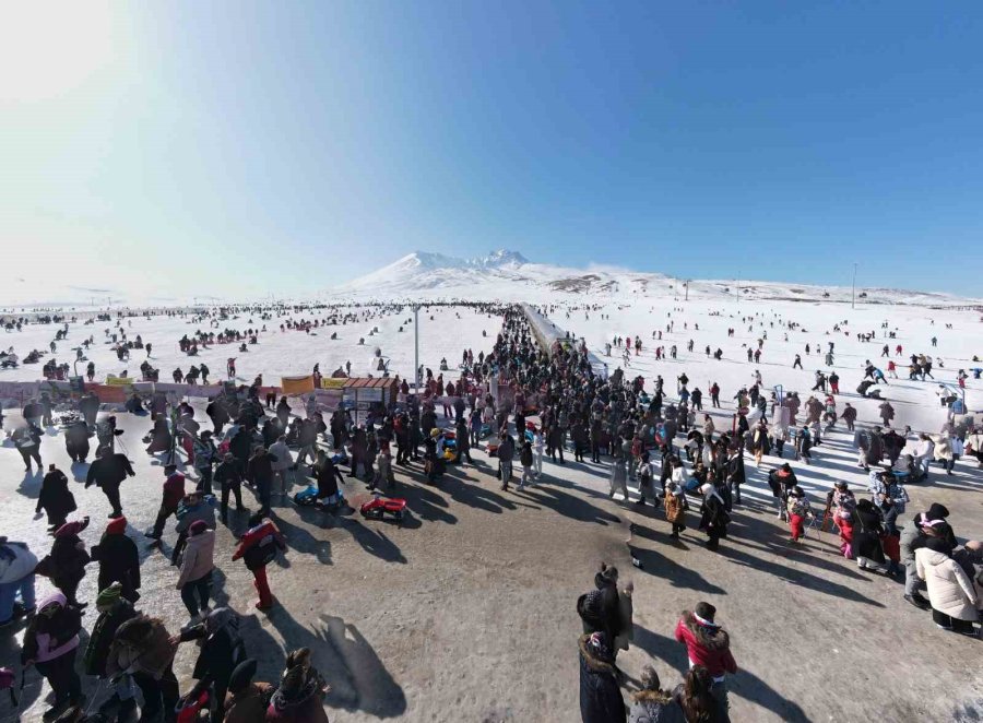 Sömestirin Son Hafta Sonunda Erciyes’te Adım Atacak Yer Kalmadı