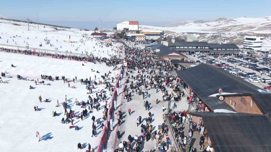 Sömestirin Son Hafta Sonunda Erciyes’te Adım Atacak Yer Kalmadı