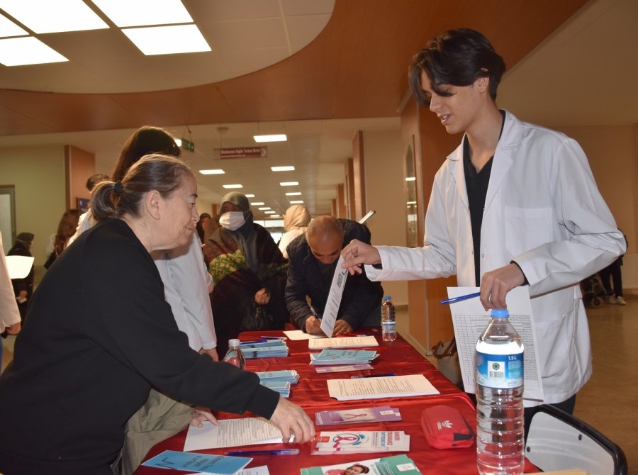 Esogü Hastanesi’nde Kanser Bilgilendirme Standı Açıldı