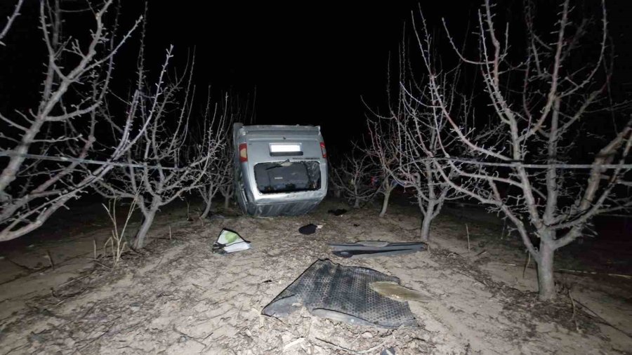 Karaman’da Elma Bahçesine Takla Atan Aracın Sürücüsü Yaralandı