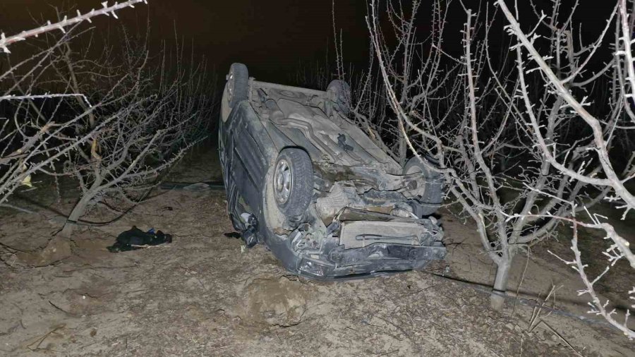 Karaman’da Elma Bahçesine Takla Atan Aracın Sürücüsü Yaralandı