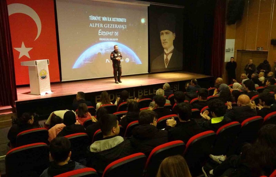 Türkiye’nin İlk Astronotu Gezeravcı’dan ’popüler Yanlış Figürlerin Peşinden Gitmeyin’ Uyarısı