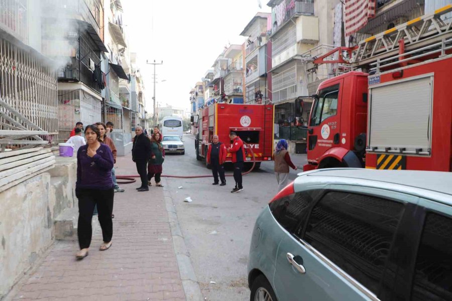 Mersin’deki Ev Yangını İtfaiye Ekiplerince Söndürüldü