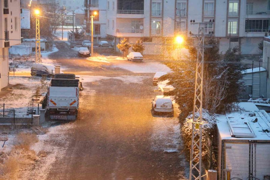 Aksaray’da Kar Yağışı Etkili Oluyor