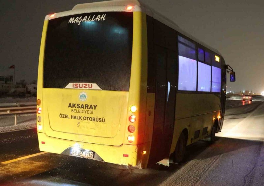 Minibüs, Otomobil Ve Tır Çarpıştı, Sürücüler Ölümden Döndü