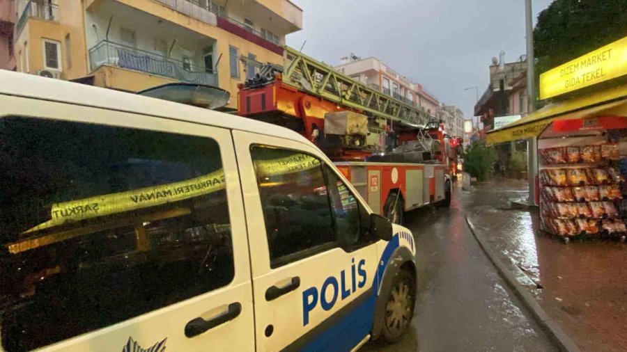 Restoranın Bacasında Çıkan Yangın İtfaiye Ekiplerince Söndürüldü