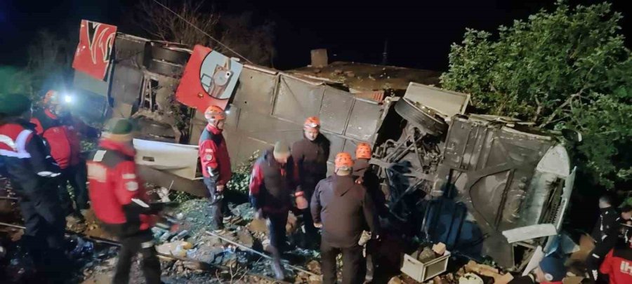 Antalya’da Şarampole Yuvarlanan Otobüste Eşini Kaybeden Kadın: "son Sözü Nefes Alamıyorum Oldu"