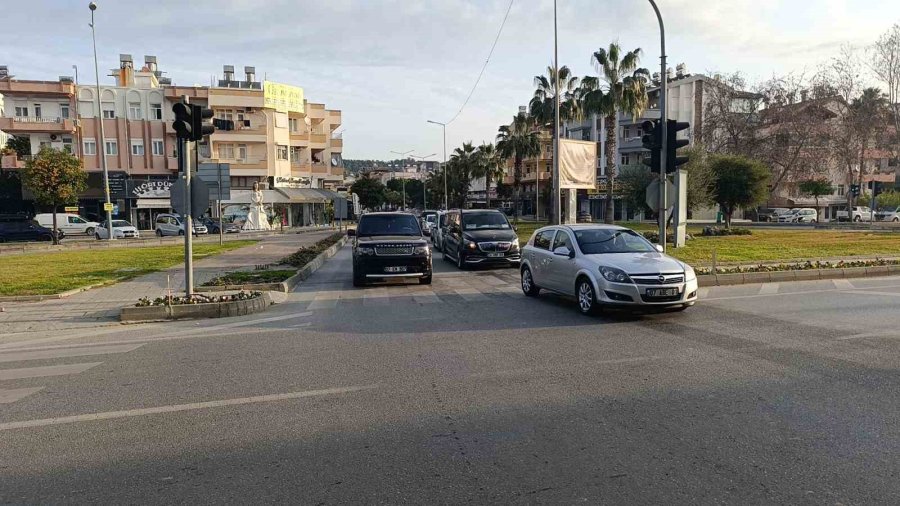 Manavgat’ta Arızalı Sinyalizasyon Kazalara Neden Oldu: 1 Yaralı