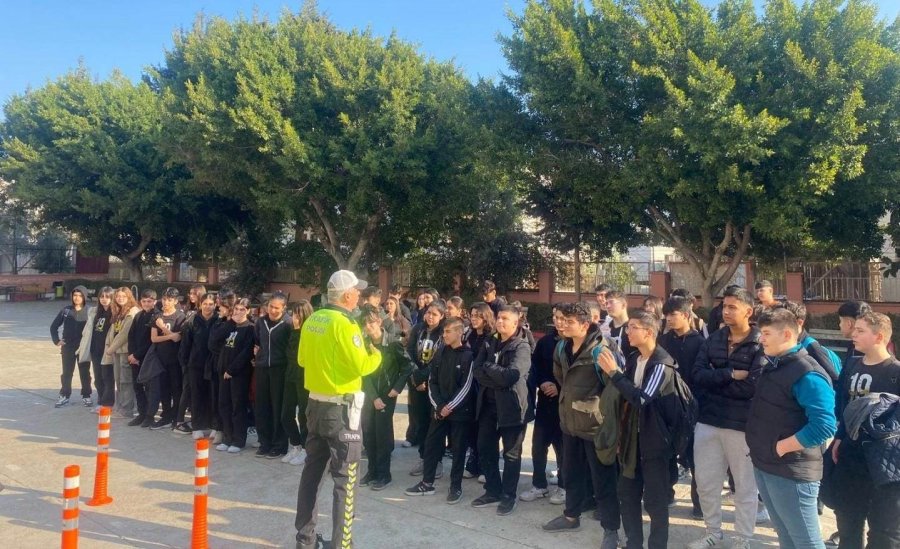 Mersin’de Öğrencilere Trafik Güvenliği Eğitimi Verildi