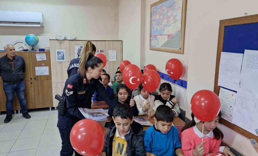 Öğrenciler, ’güvenli Okul Güvenli Gelecek’ Projesi Kapsamında Bilgilendiriliyor