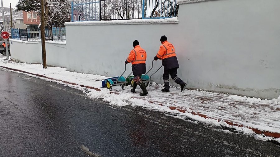 Kar Yağdı, Talas’ta Kış Çalışmaları Ekipleri Yollara Düştü