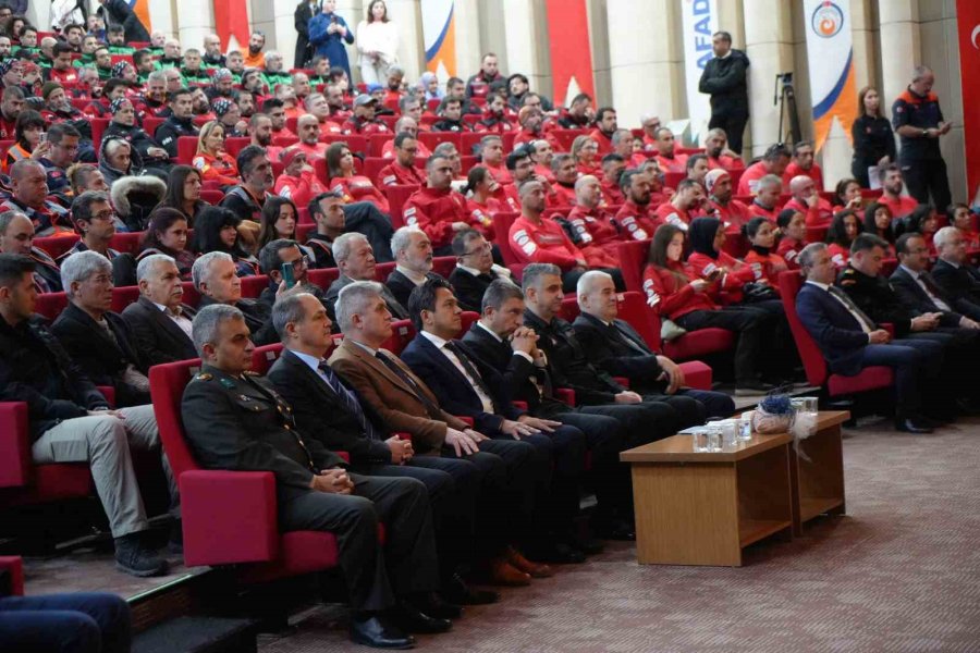 Antalya’da Asrın Felaketine Duygusal Anma Töreni