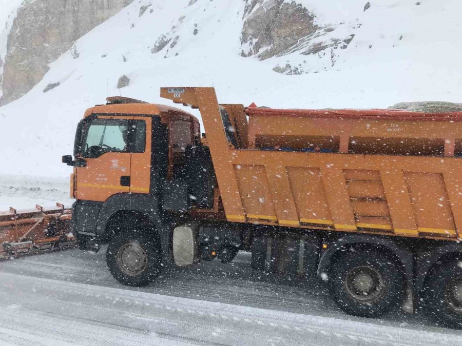 Antalya-konya Kara Yolu Tır Ve Çekicilerin Geçişine Yeniden Açıldı