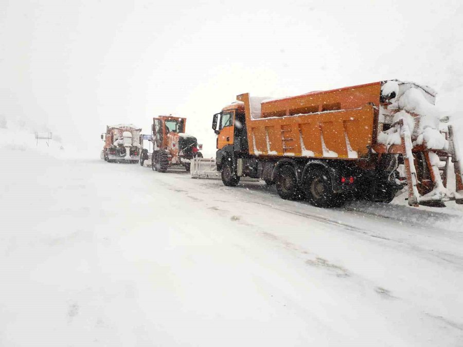 Antalya-konya Kara Yolu Tır Ve Çekicilerin Geçişine Yeniden Açıldı