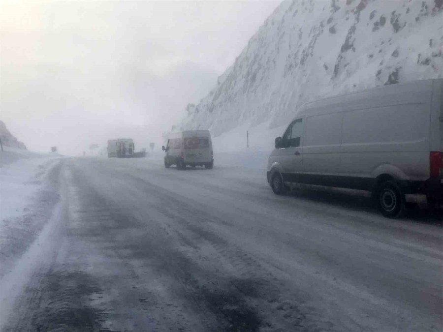 Antalya-konya Kara Yolu Tır Ve Çekicilerin Geçişine Yeniden Açıldı