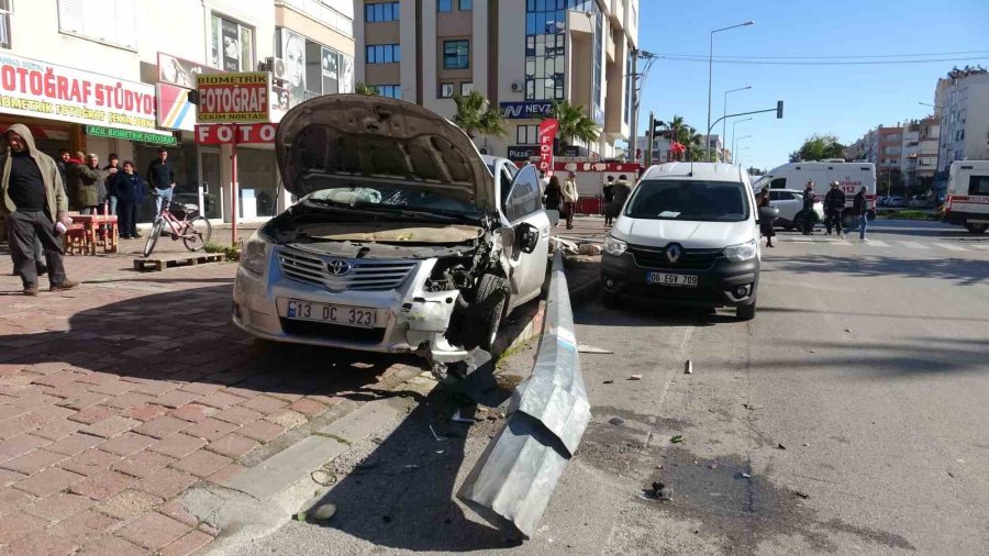 Kızlarının Kaza Yaptığını Duyan Anne-babayı Polis Sakinleştirdi