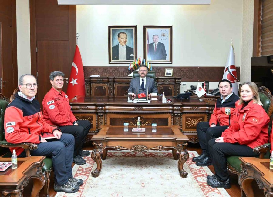 Eskişehir Akut Ekibi, Toplum Bilincinin Arttırılması İçin Yapılan Çalışmaları Vali Aksoy’a Anlattı