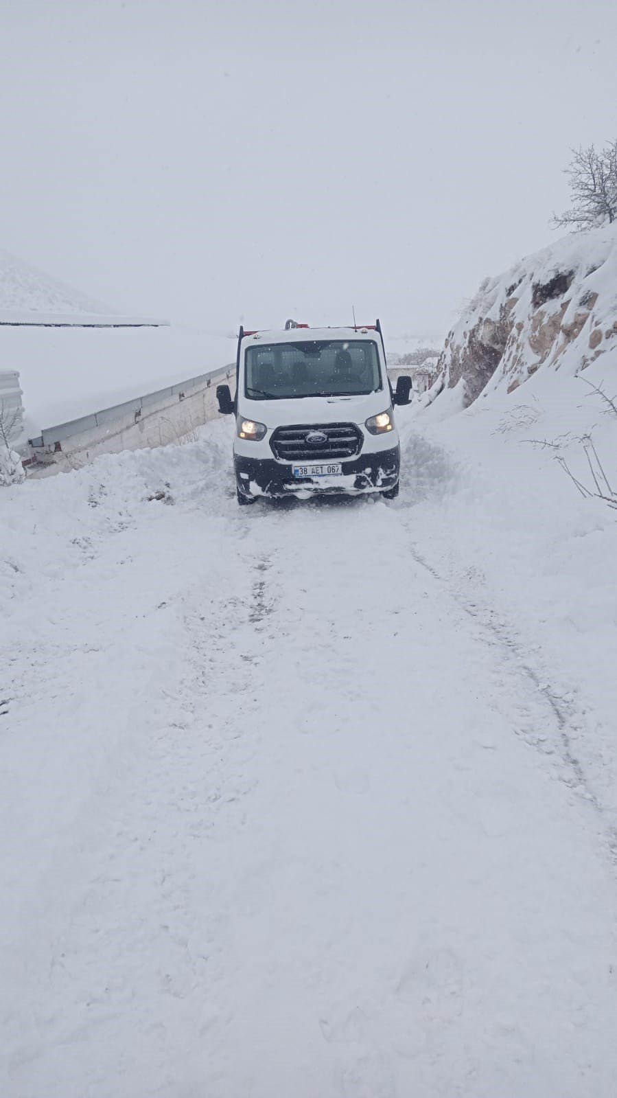 Damızlık Birliği Personelini Kar Durdurmadı, Hizmetler Devam Etti