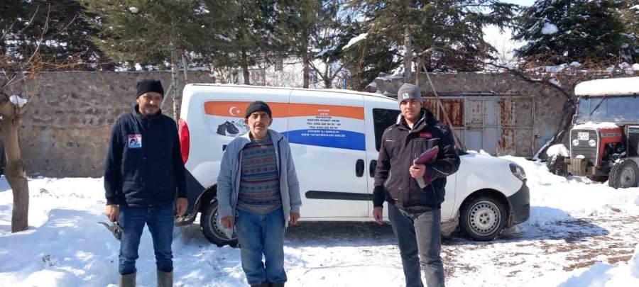 Damızlık Birliği Personelini Kar Durdurmadı, Hizmetler Devam Etti