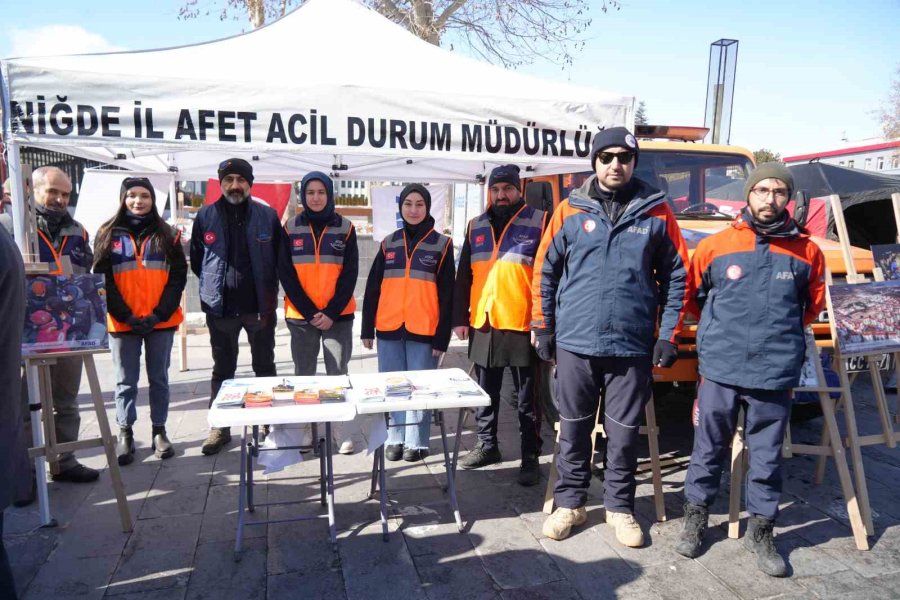 Niğde’de Deprem Farkındalık Fotoğraf Sergisi Açıldı, Açılan Stantta Bilgilendirme Yapıldı