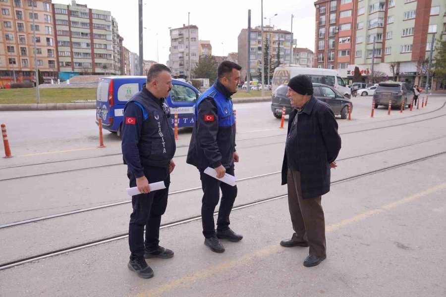 Tepebaşı’nda Zabıta Ekipleri Vatandaşları Bilgilendirdi