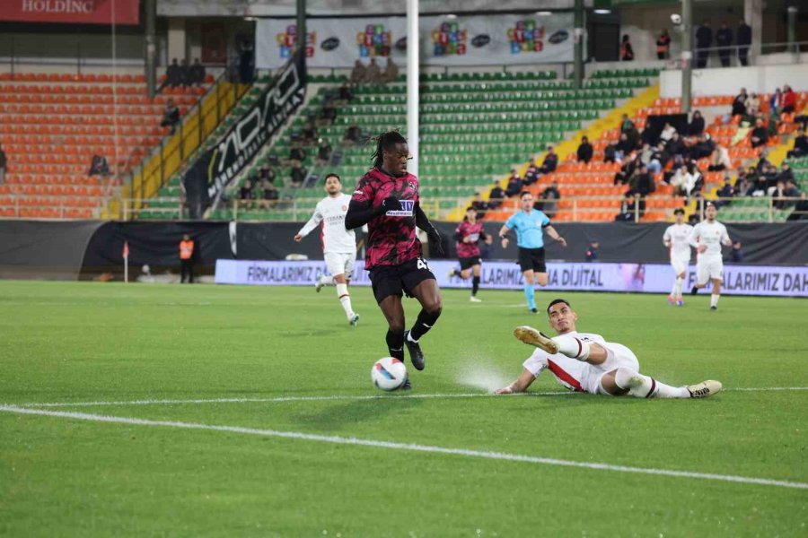 Ziraat Türkiye Kupası: Alanyaspor: 3 - Fatih Karagümrük: 1 (ilk Yarı)