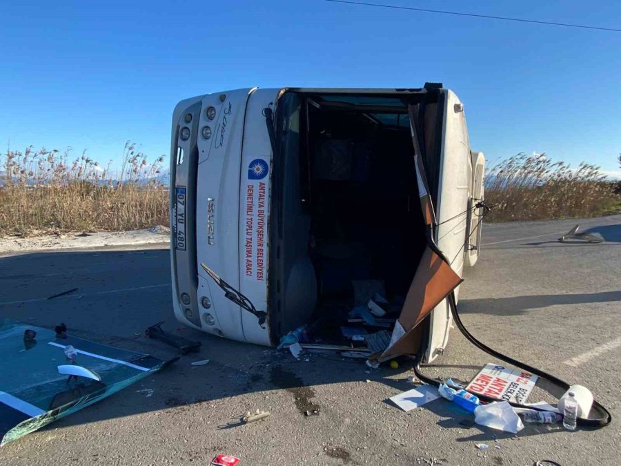 Antalya’da Zincirleme Kaza: 2 Yaralı