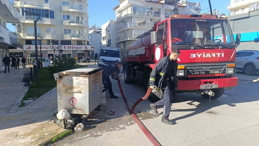 Söndürülmeden Dökülen Küller Çöp Konteynerinde Yangına Neden Oluyor