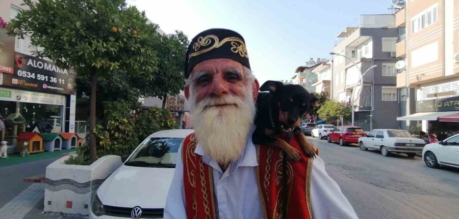 Yıllardır Omuzundan İndirmediği Köpeğini İndirdiğine Pişman Oldu