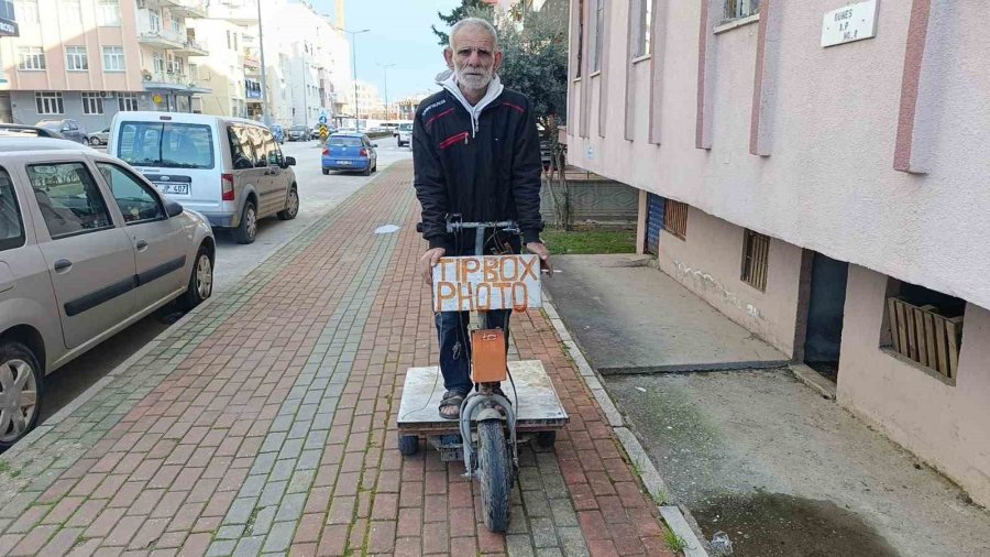 Yıllardır Omuzundan İndirmediği Köpeğini İndirdiğine Pişman Oldu